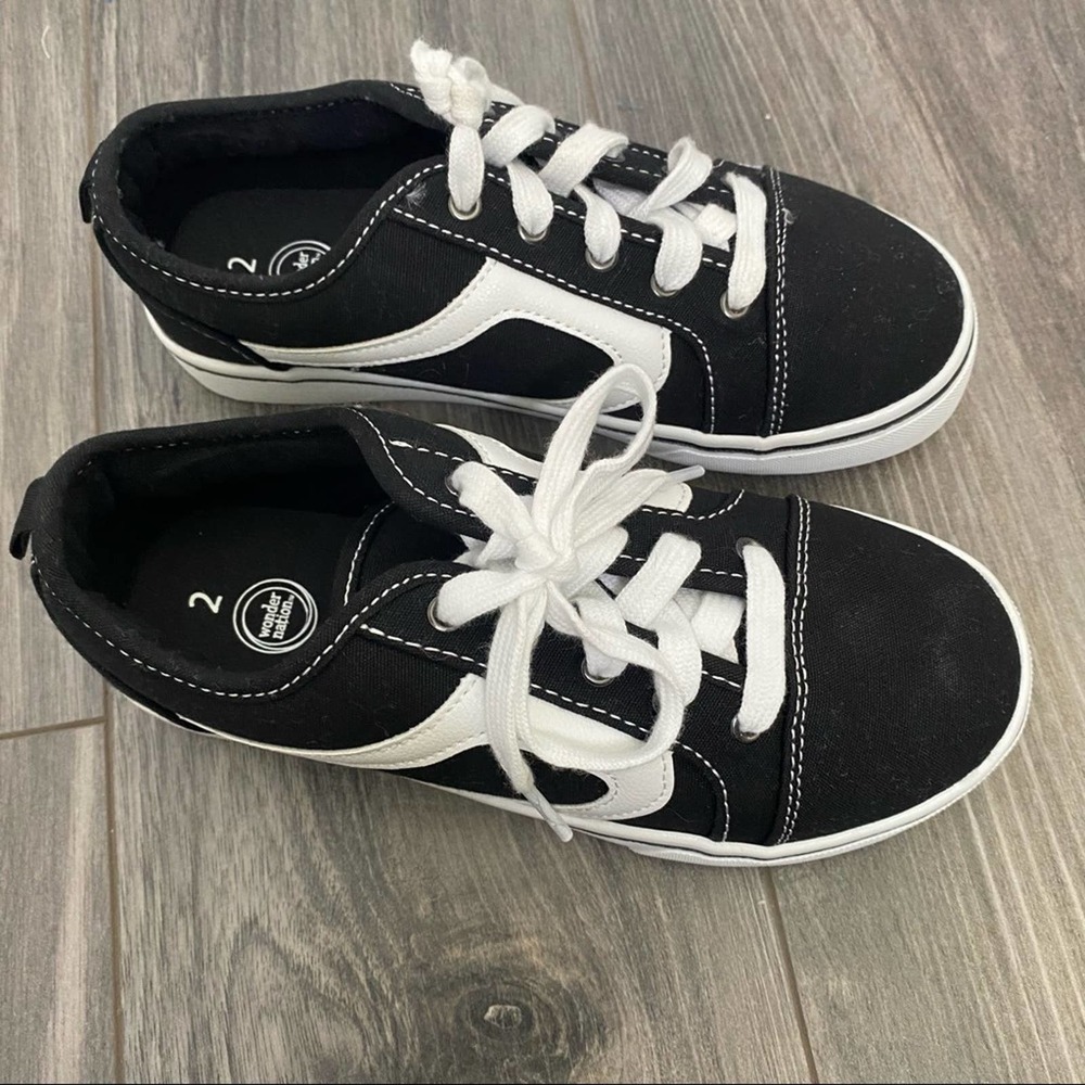 🌈 wonder nation kids sneakers size 2 - Picture 2 of 6